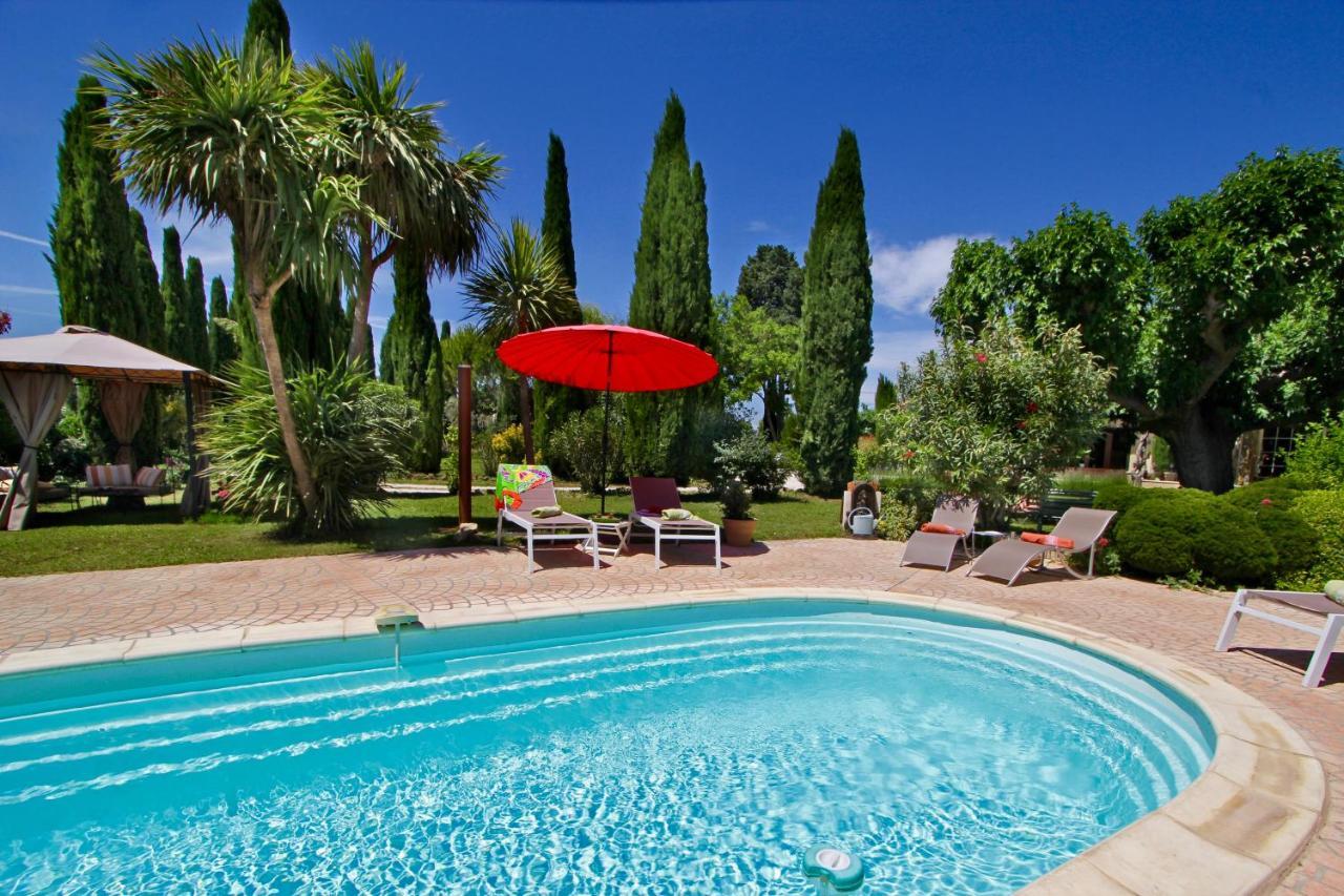 Fontaine Des Magnarelles Hotel Althen-des-Paluds Kültér fotó