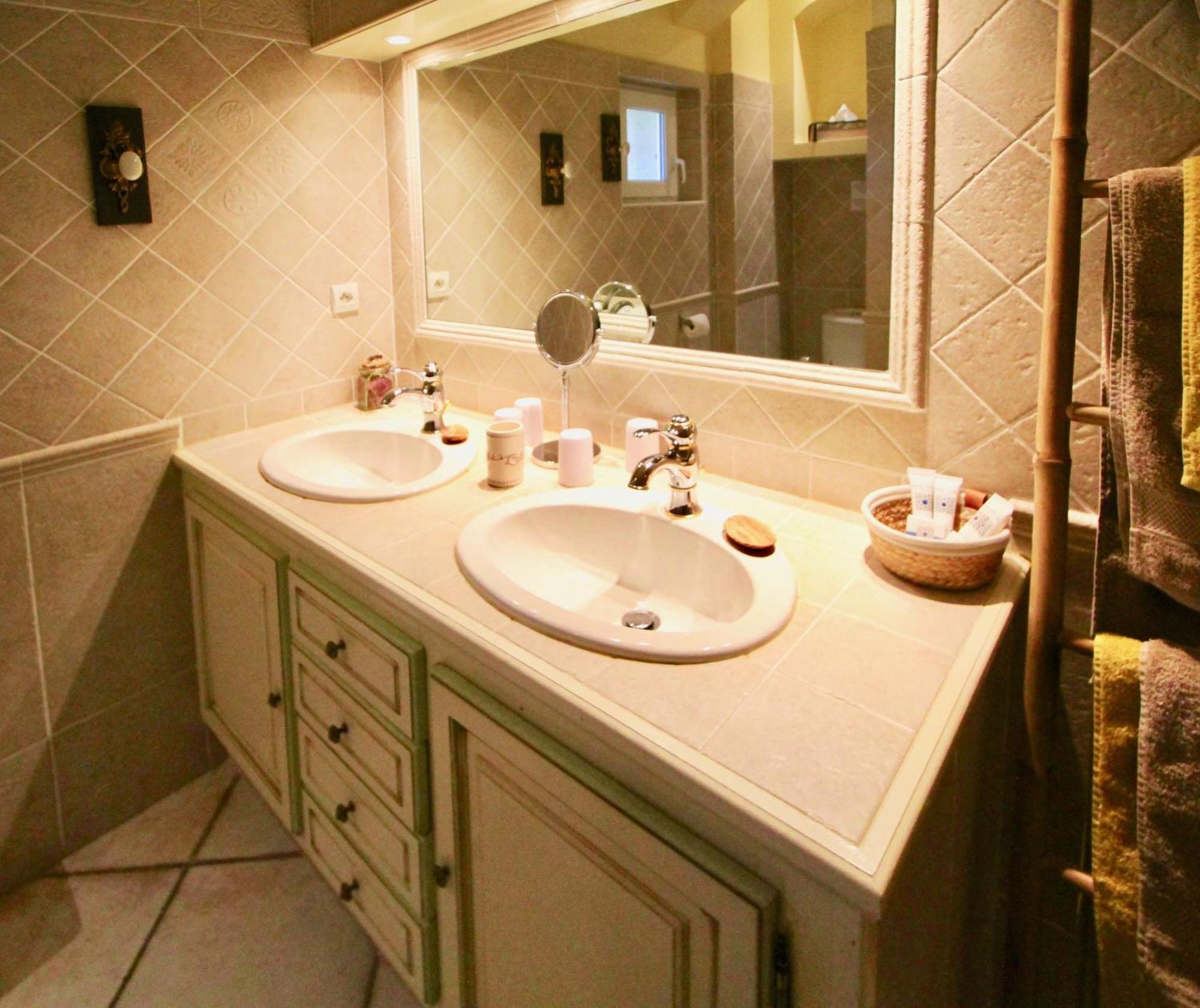 Fontaine Des Magnarelles Hotel Althen-des-Paluds Szoba fotó
